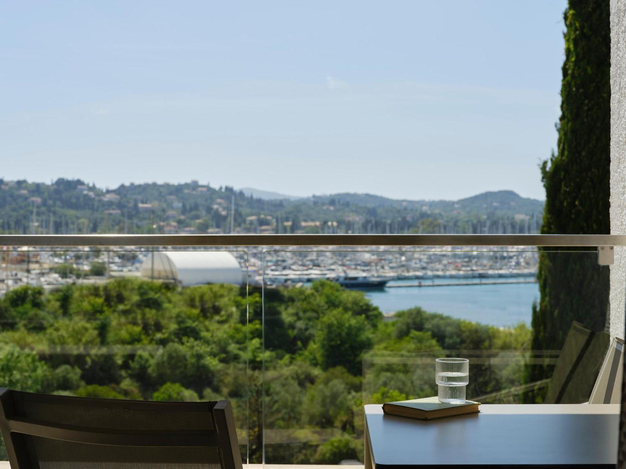 Family Room Bay View